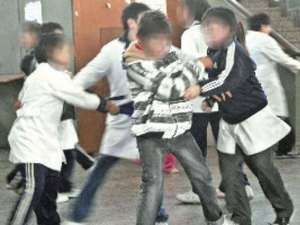 Docentes de Z�rate contar�n con manual para actuar en casos de violencia