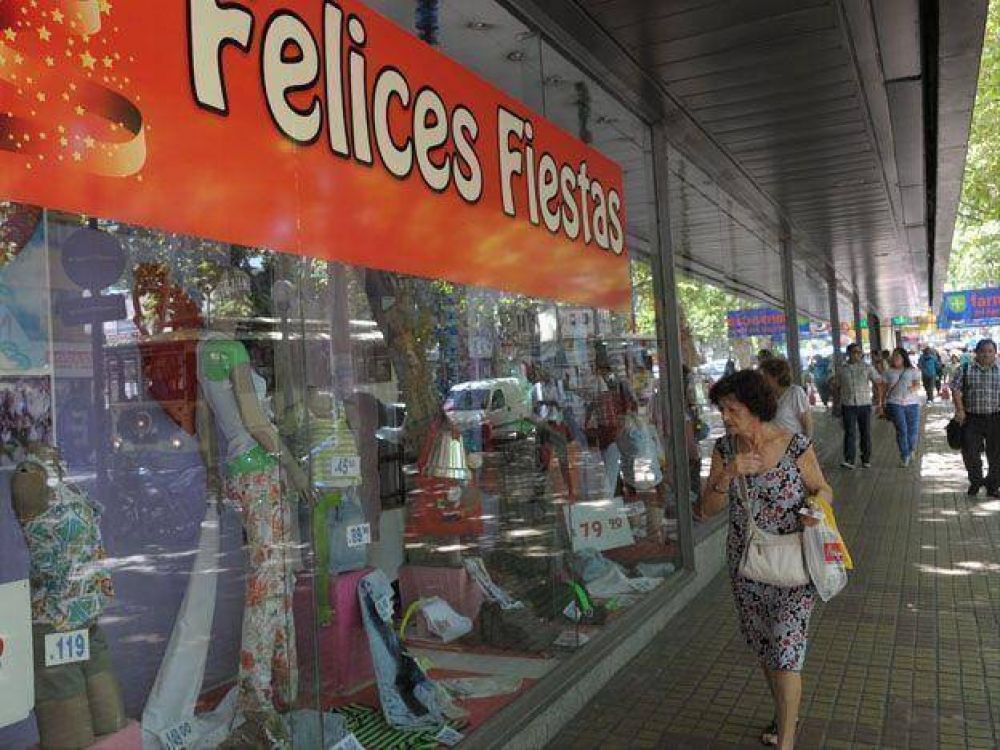 "La gente espera la cercan�a de las fiestas para comprar", dicen los comerciantes 