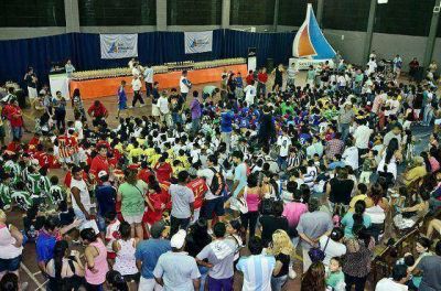 San Fernando: Entrega de premios de torneos municipales de f�tbol