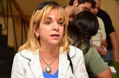 Chica se fuga y la hallan en la calle	