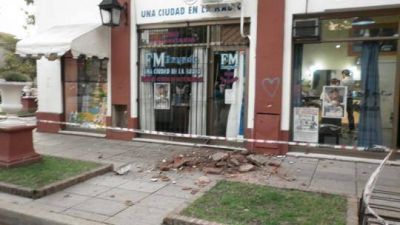 Se desprendi� mamposter�a de un local donde funciona una radio