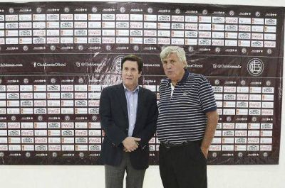 D�az P�rez en la inauguraci�n de 50 nuevos palcos del estadio