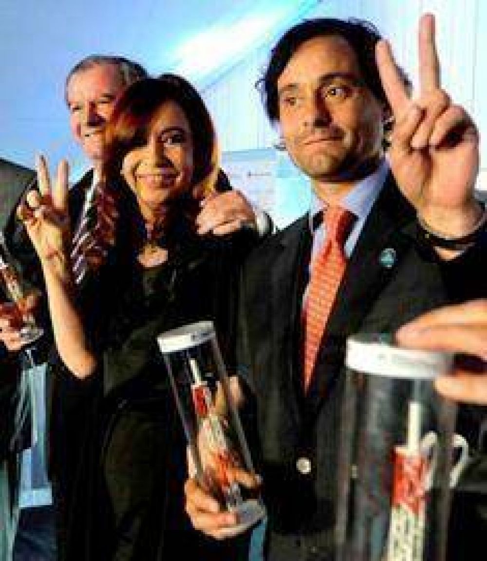 Pittelli junto a la Presidenta al inaugurar la estaci�n de la TV Digital Abierta de Chivilcoy