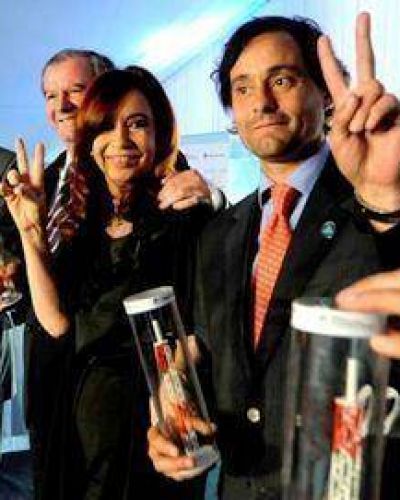 Pittelli junto a la Presidenta al inaugurar la estaci�n de la TV Digital Abierta de Chivilcoy
