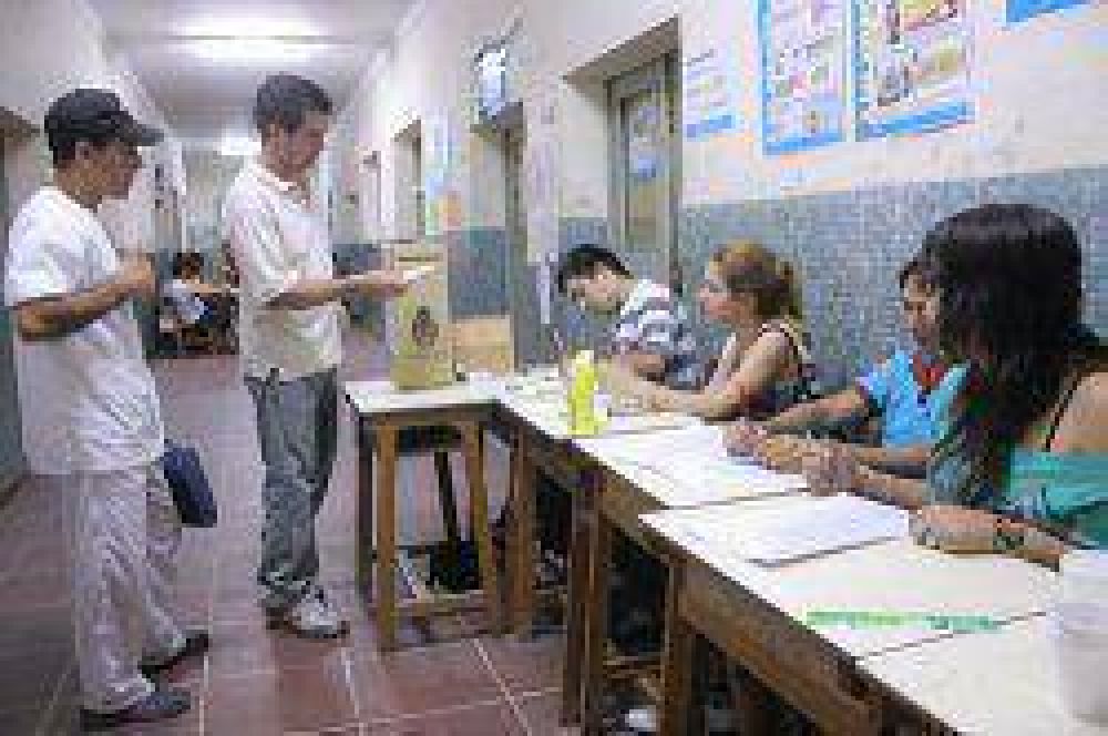 Colombi anticip� que habr� elecciones en marzo o abril 