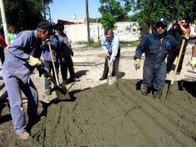 Catriel puso en marcha su plan de asfalto 