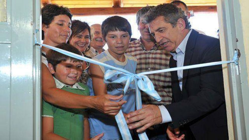 Entregaron 28 viviendas rurales y fondos para 297 casas m�s