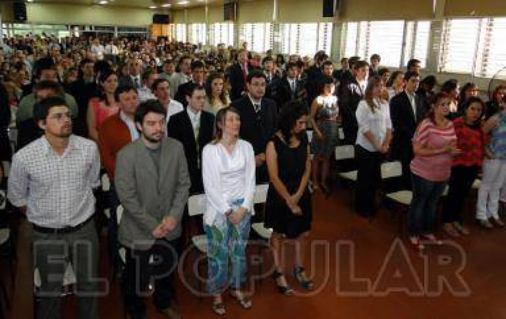 Se realiz la entrega de diplomas a nuevos egresados de la Unicn 