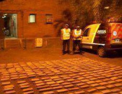 La polic�a encontr� 381 kg de marihuana en un veh�culo 