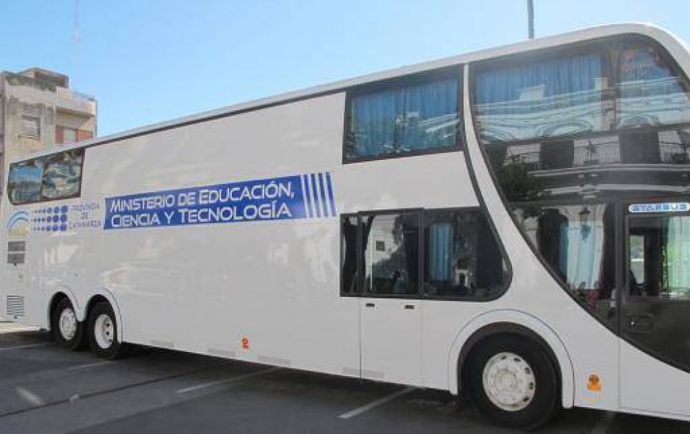 YMAD Entrega �Bibliom�vil�  