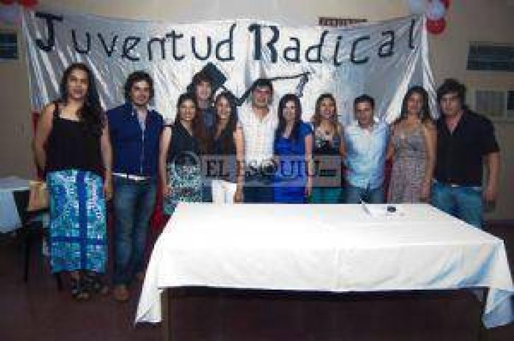 Los radicales se re�nen y definen postura a futuro 