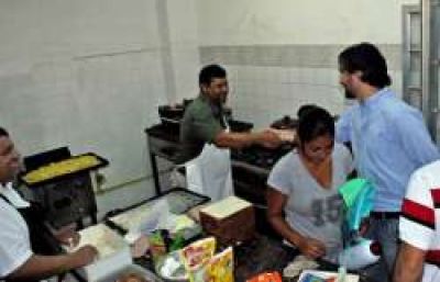 Trabajadores del ex-F�nix Caf� abrieron un nuevo local	