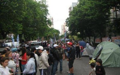 Organizaciones sociales acordaron con el Municipio y levantaron el acampe