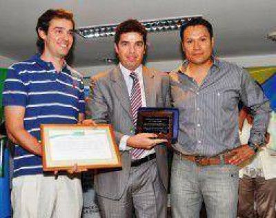 Distinguieron a nueva radio AM en Neuqu�n
