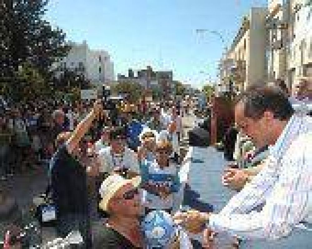 El Gobernador destac� el valor del deporte en su visita a Lobos