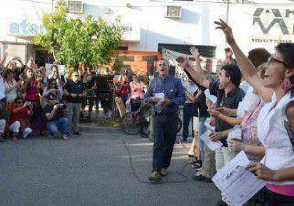  Huth asumi� la dirigencia de ATEN