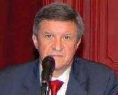 "La pol�tica, m�s en �pocas de crisis, es priorizar a la educaci�n"