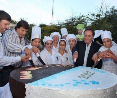 Cientos de personas degustaron el s�per alfajor marplatense