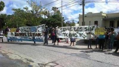Vecinos desalojados protestaron frente al Concejo Deliberante 