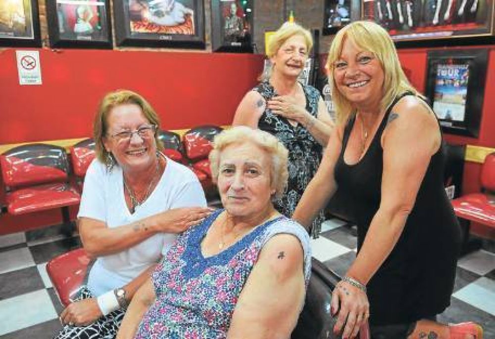Tienen m�s de 60 a�os y se animaron a tatuarse