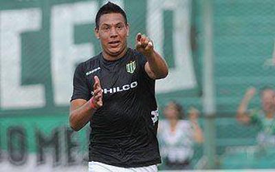 Ch�vez extendi� su v�nculo con el club hasta el 2015