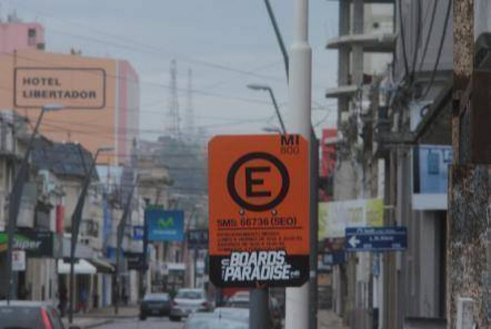 Pol�mica: Lunghi quiere subir un 100 % el estacionamiento medido