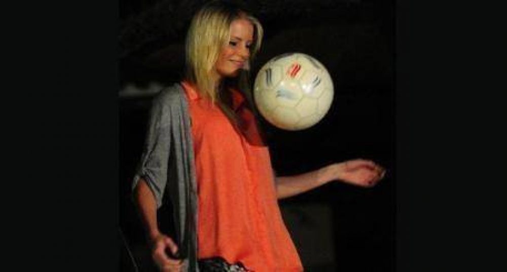 Desfile de top models y recitales en el domingo platense