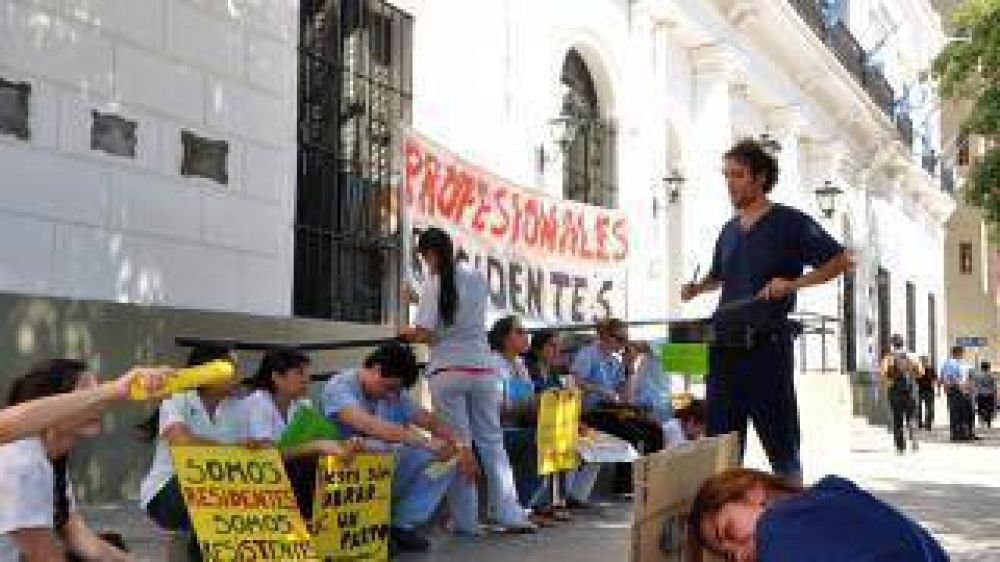 M�dicos residentes endurecen las medidas de protesta 