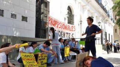 M�dicos residentes endurecen las medidas de protesta 