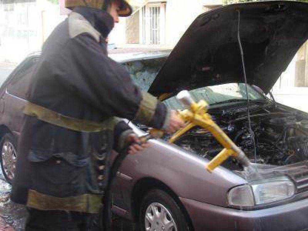 Se prendi� fuego un auto de competici�n  