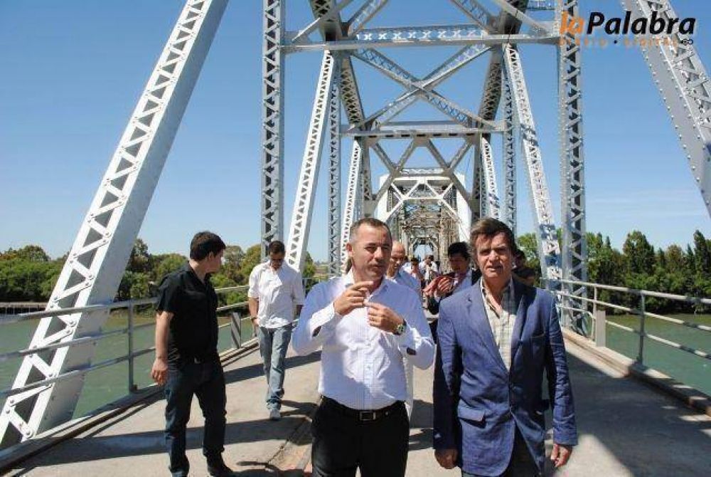 Garc�s recorri� junto a Vaca Narvaja la obra de puesta en valor del Puente Ferrocarretero