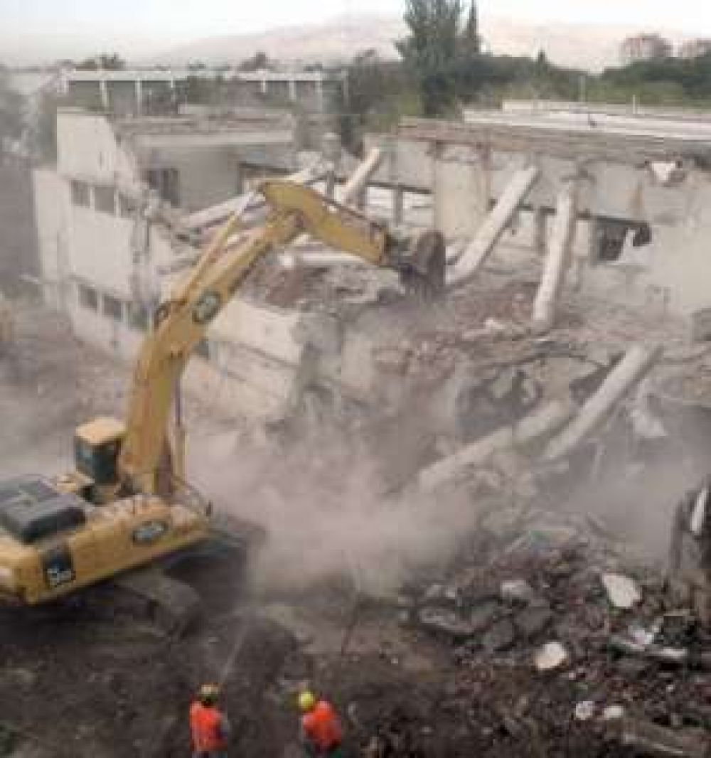 En el 2013 reactivar� la obra del Rawson, pero con fondos locales 