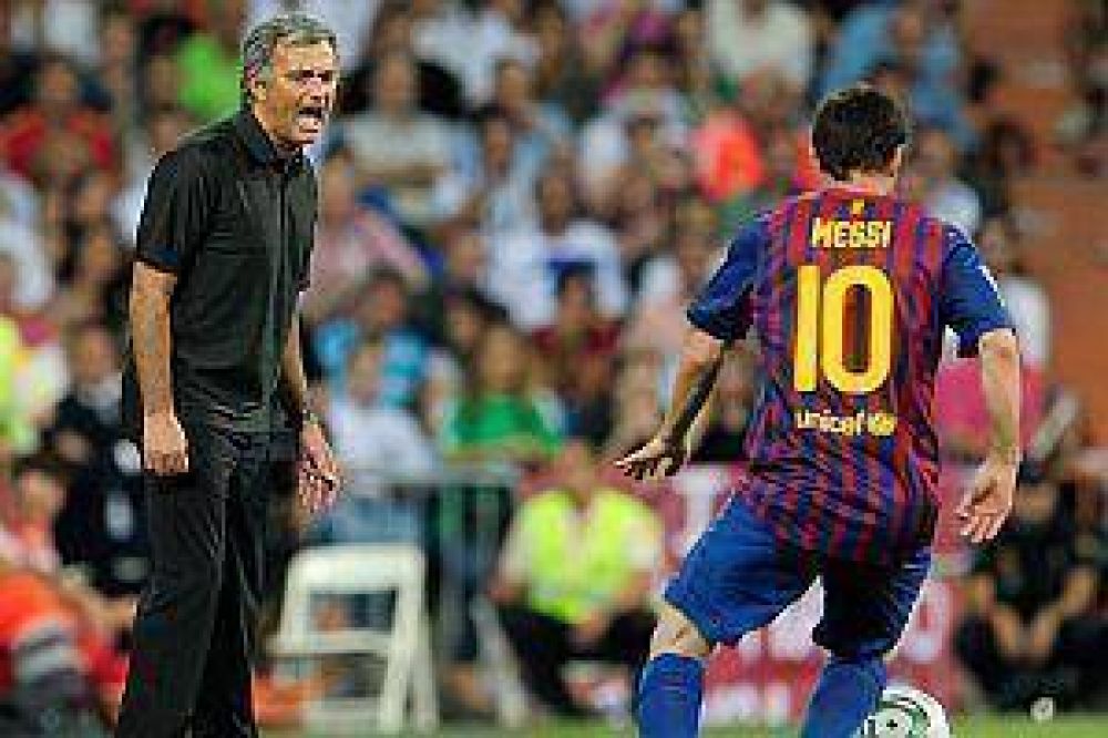 Mourinho, contra Messi: "Sale en camilla y despu�s juega a tope"