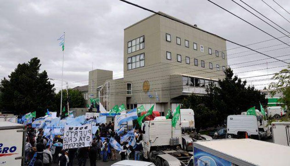 Empleados de la C�mara tienen hasta tres ocupaciones: en la UNPA-UACO, en Chubut y en la Legislatura de Santa Cruz