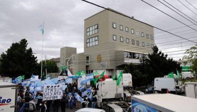 Empleados de la C�mara tienen hasta tres ocupaciones: en la UNPA-UACO, en Chubut y en la Legislatura de Santa Cruz