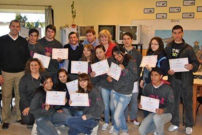 Melella entreg� un reconocimiento a alumnos de la Escuela �Ant�rtida Argentina�
