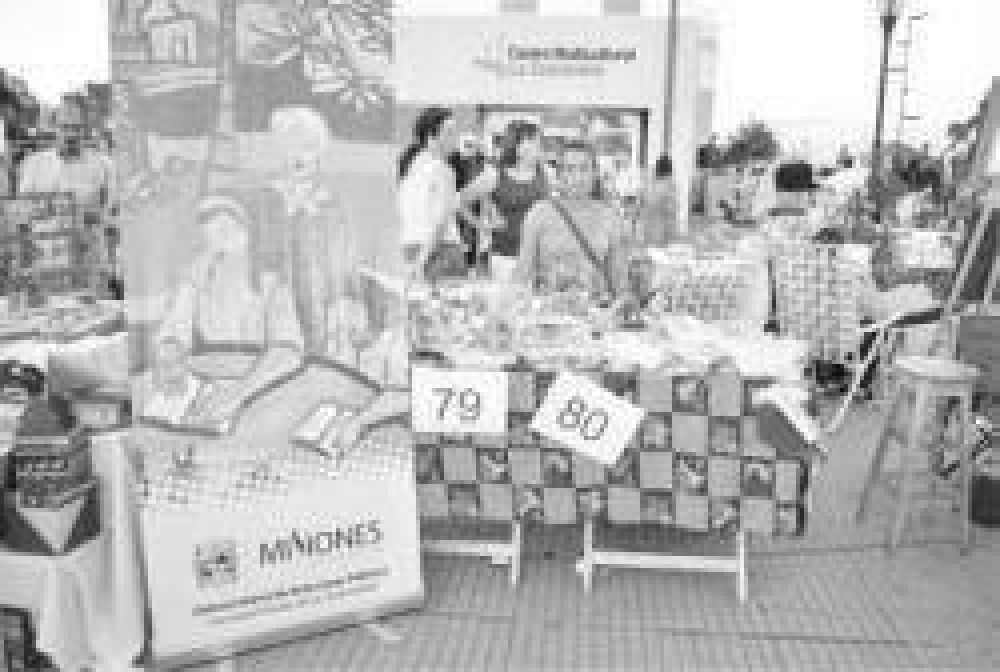 Emprendedoras de la Agrupaci�n Andresito de Garup� participan en la Expo Navidad Solidaria 