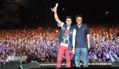 40 mil personas festejaron con Axel el cumplea�os de San Mart�n