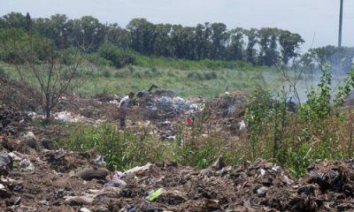 Una zona de Derqui que vive entre humo, basura y malos olores