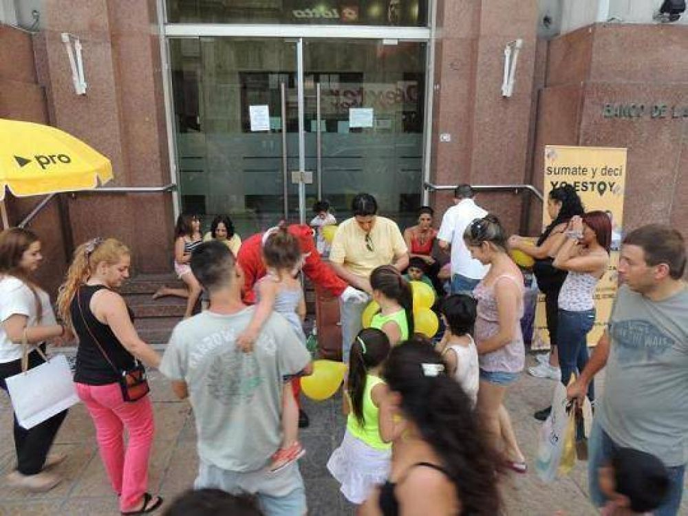 EL PRO RECORRIO LANUS JUNTO A �PAPA NOEL�