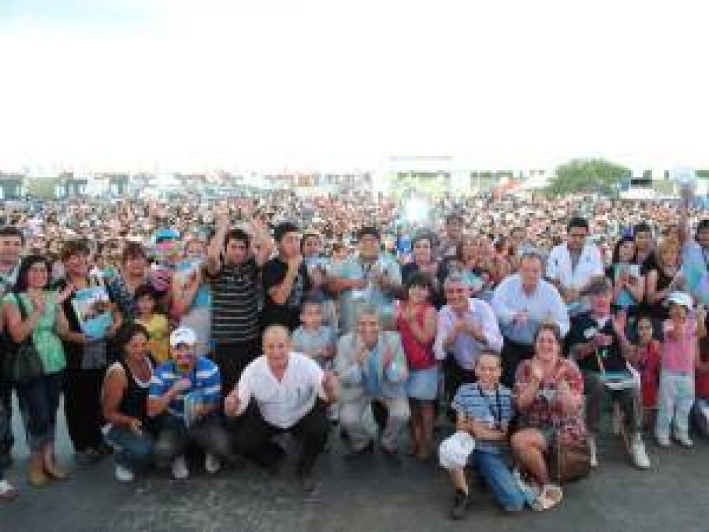 En su propia casa, trescientas familias festejar�n la Navidad