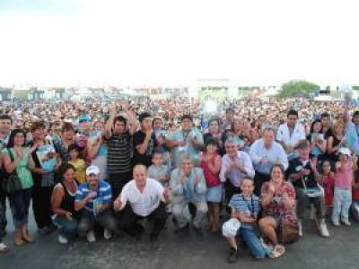 En su propia casa, trescientas familias festejar�n la Navidad