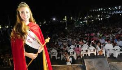 �ngeles, la rubia que gan� la corona de Santa Luc�a