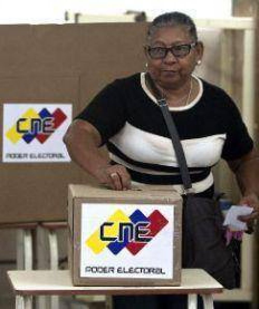 Los venezolanos eligen gobernadores