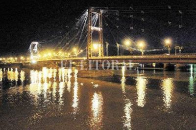 Estudian una nueva iluminaci�n para resaltar la figura del Puente Colgante 