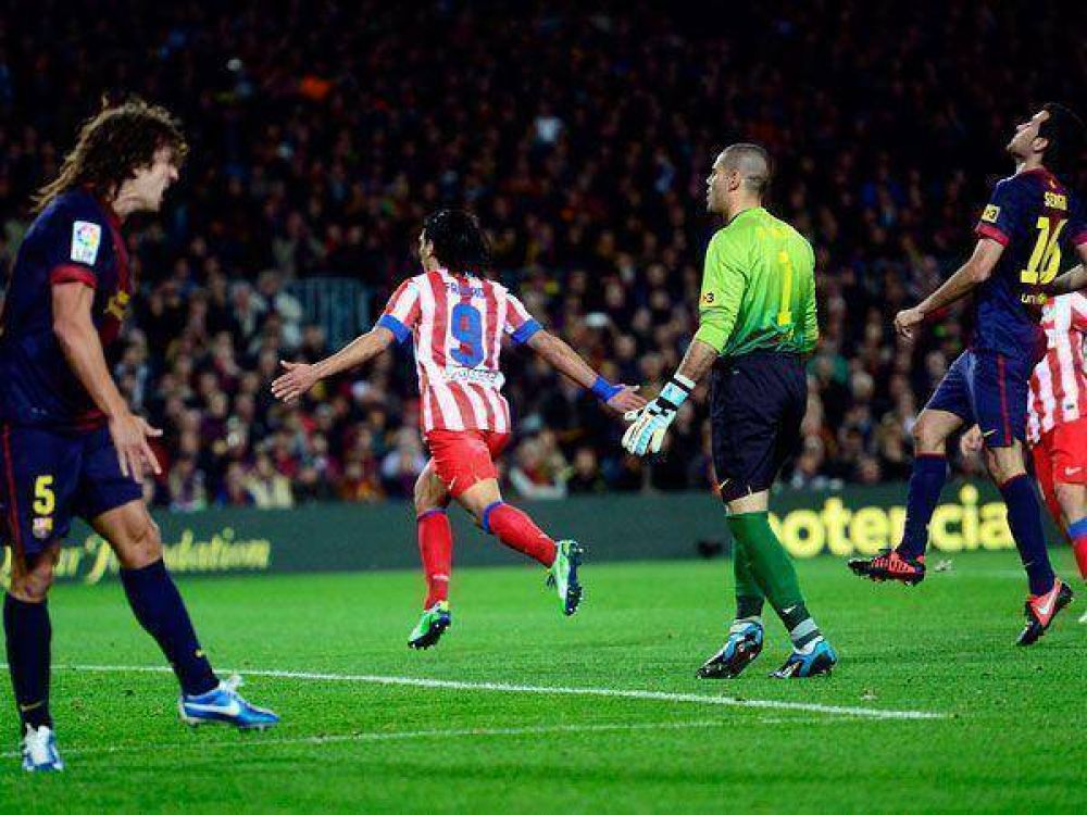 Messi marc� su gol 90 y Bar�a escapa en soledad