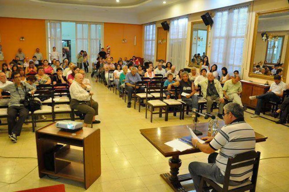 Desmonumentar y democratizar