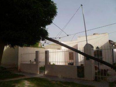 El fuerte viento ocasion� inconvenientes en distintos sectores de la ciudad