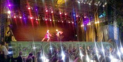 El evento solidario "Arte y moda" convoc� a un buen marco de p�blico