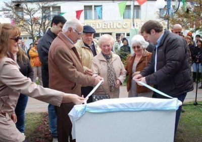 Se conmemoraron los 75 a�os de la Plaza Almirante Brown